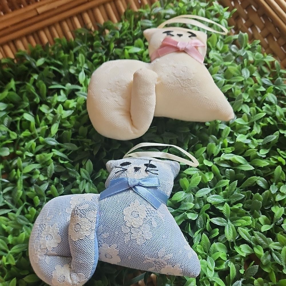 Vintage Russ Lace Cat Ornaments